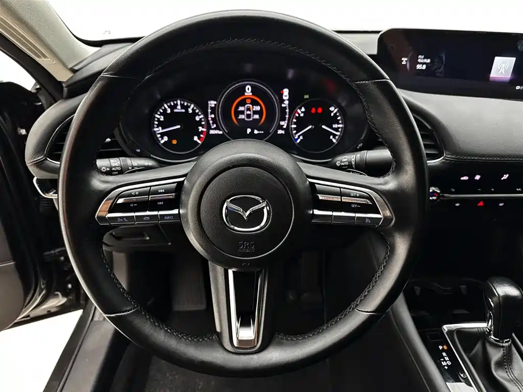 Mazda 3 Axela 2022 — фото 16