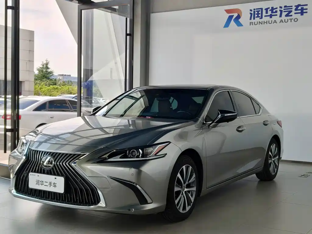 Lexus ES 2020 — фото 1