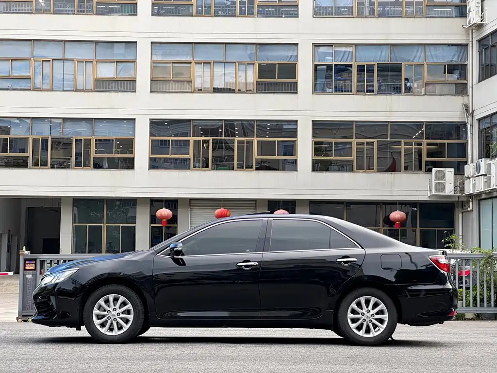 Toyota Camry 2016 — фото 4