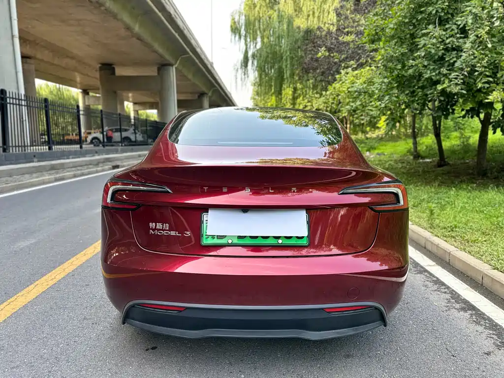 Tesla Model 3 2025 — фото 9