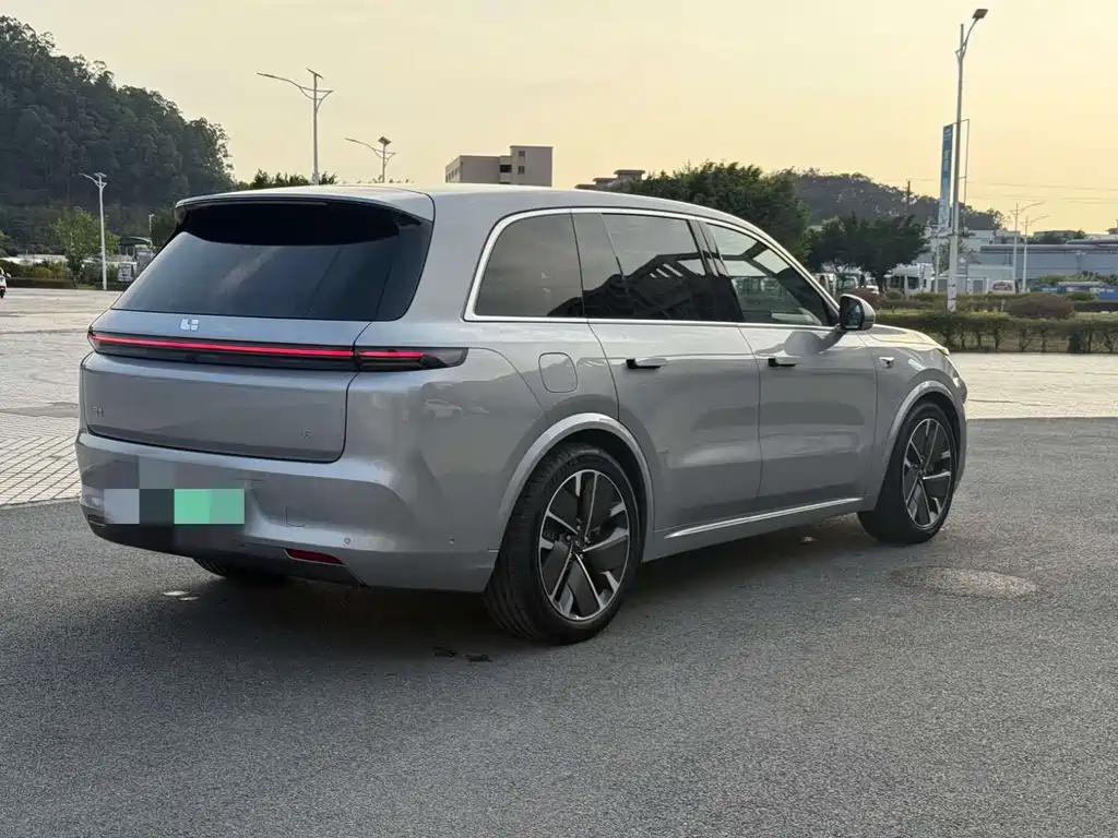 Li Auto Li L8 2025