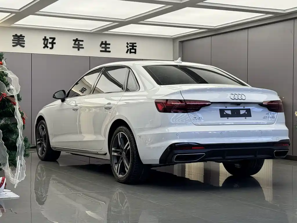 Audi A4L 2023 — фото 9