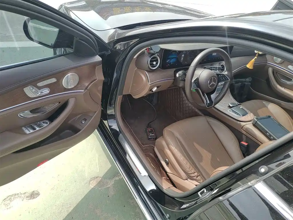 Mercedes-Benz E-Class 2023 — фото 12
