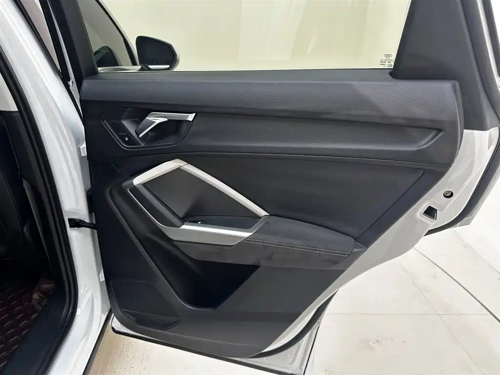 Audi Q3 2023 — фото 18