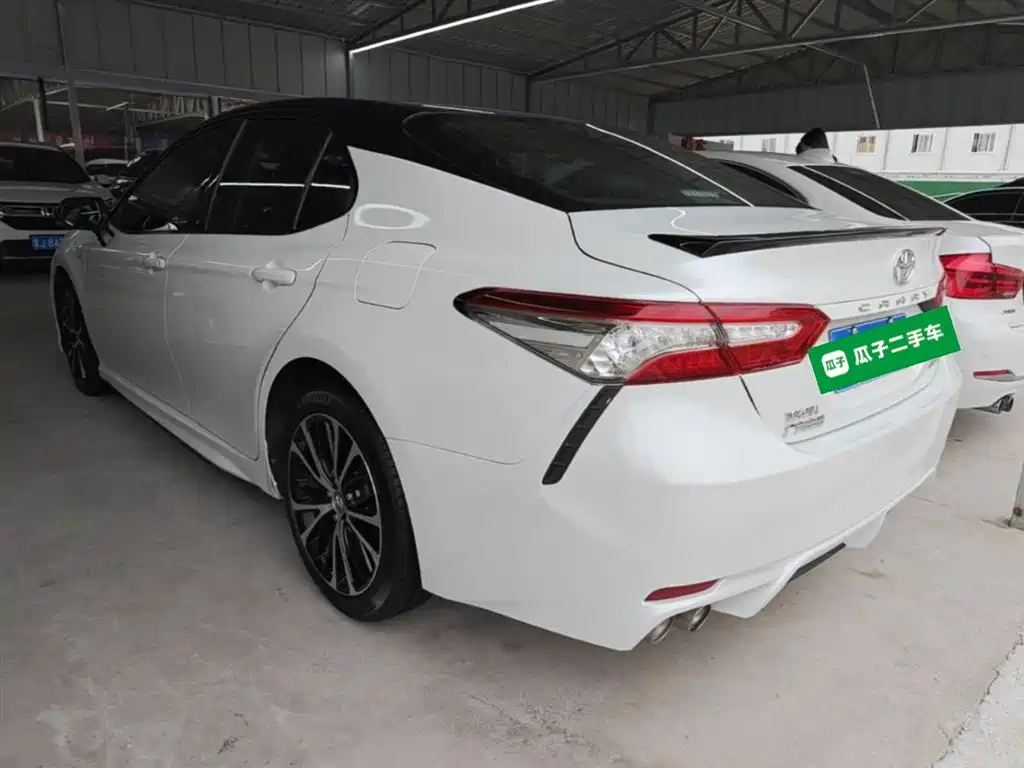 Toyota Camry 2018 — фото 5