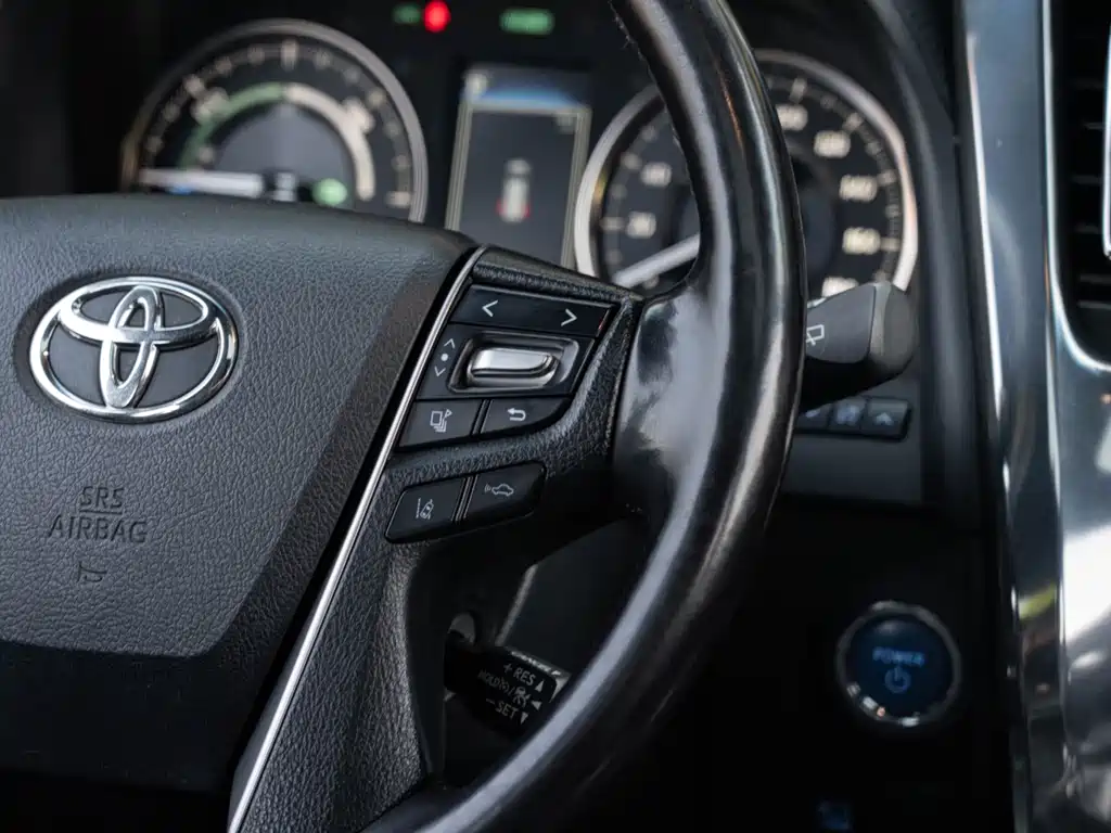 Toyota Alphard 2021 — фото 17