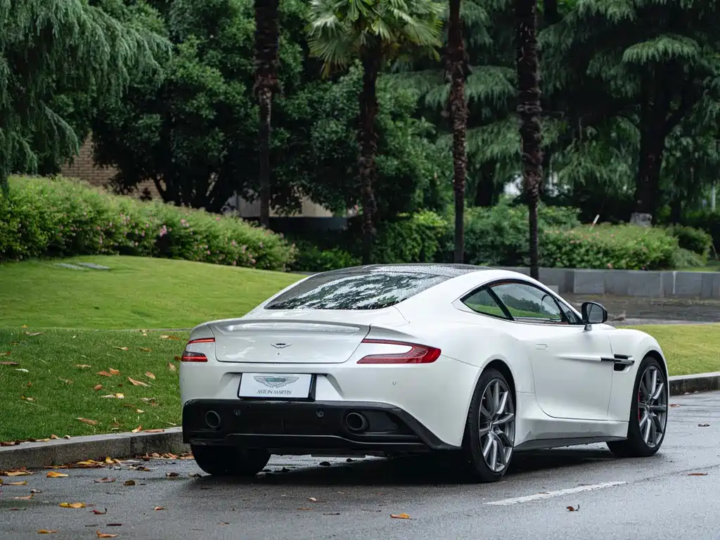 Aston Martin Vanquish 2013 — фото 8