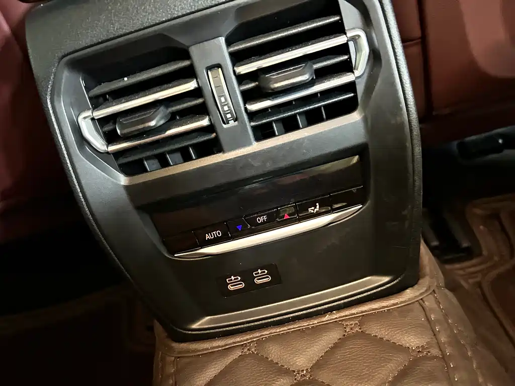 BMW 3 Series 2025 — фото 10