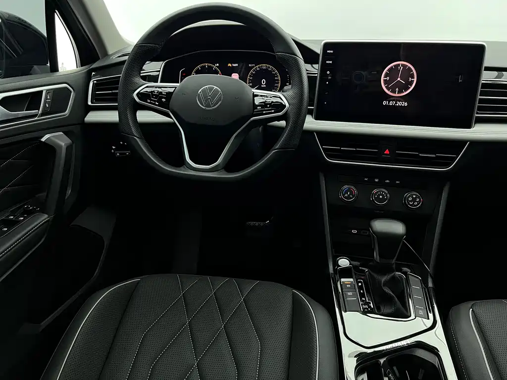 Volkswagen Tiguan L 2023 — фото 14
