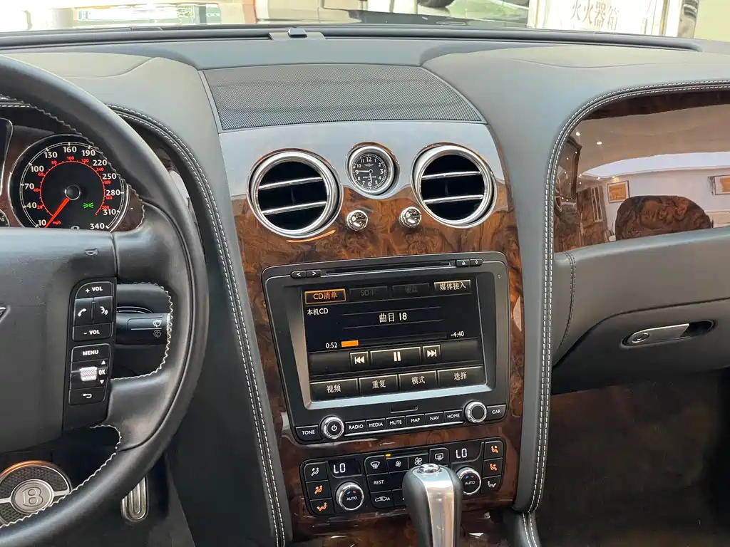 Bentley Flying Spur 2012 — фото 27