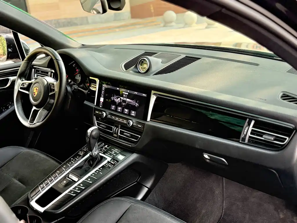 Porsche Macan 2021 — фото 13