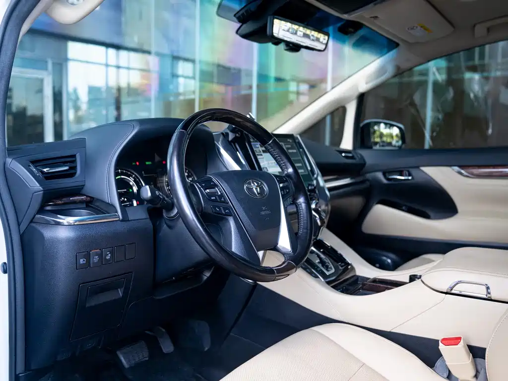 Toyota Alphard 2021 — фото 11
