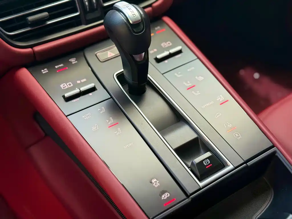 Porsche Macan 2023 — фото 18
