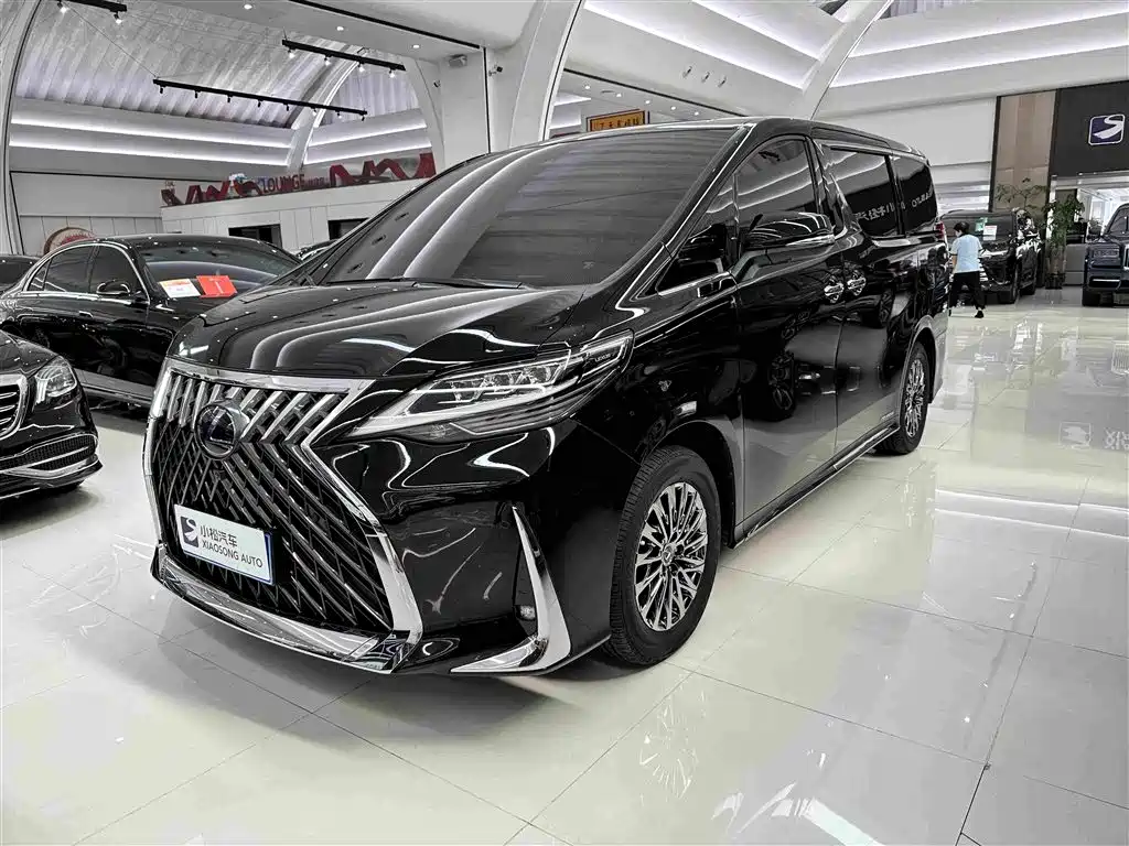 Lexus LM 2022 — фото 1