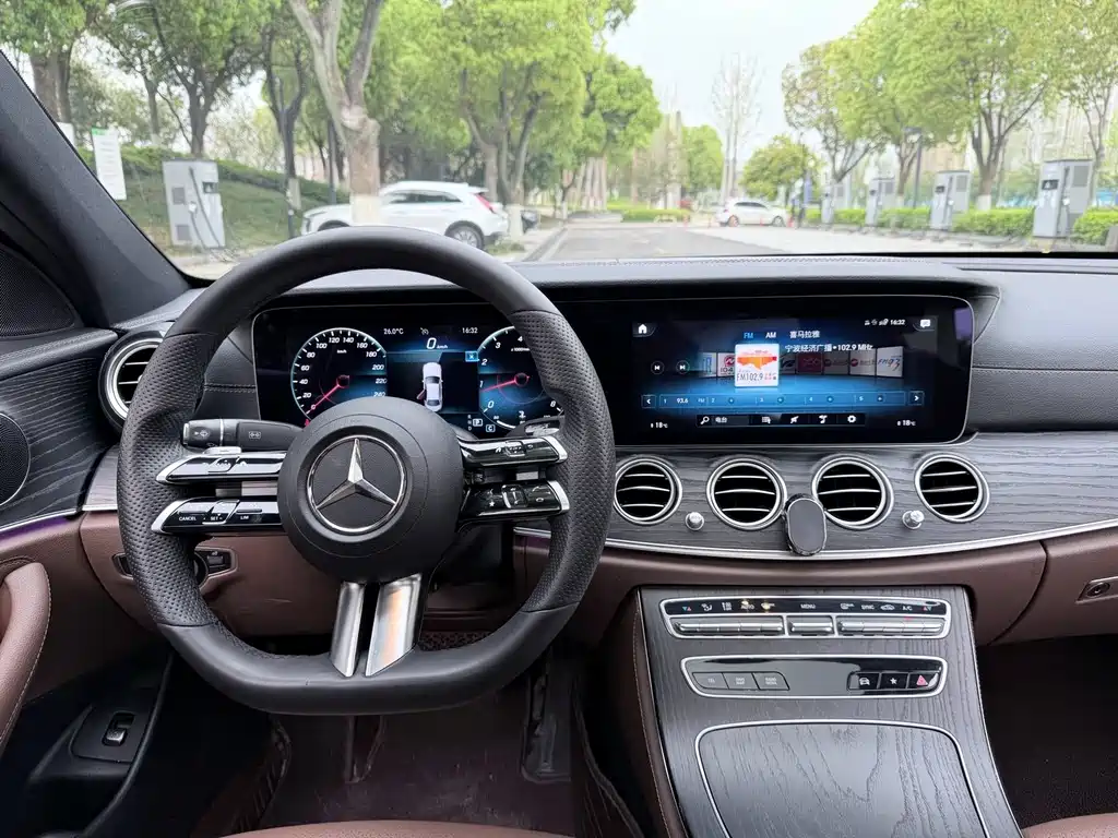 Mercedes-Benz E-Class 2022 — фото 11