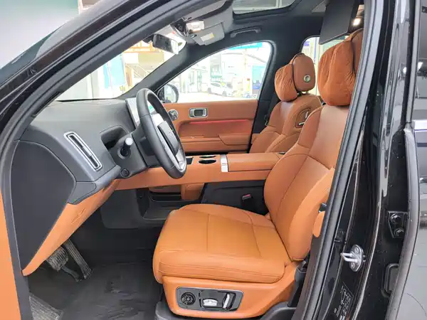 Li Auto L8 2025