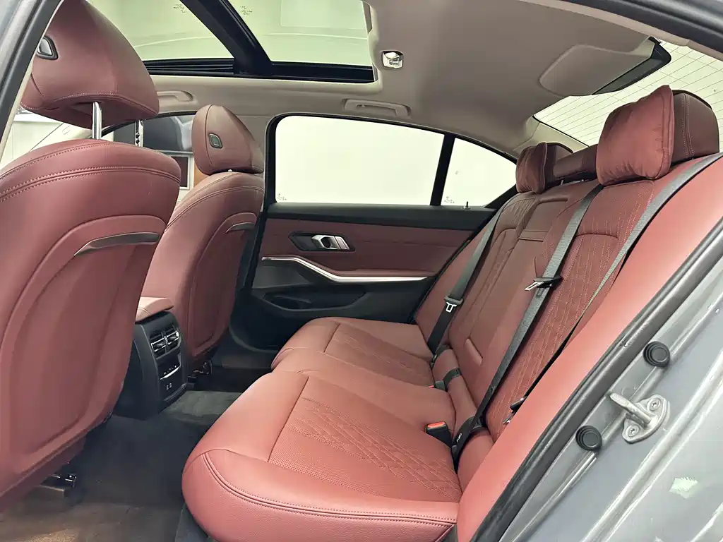 BMW 3 Series 2023 — фото 10