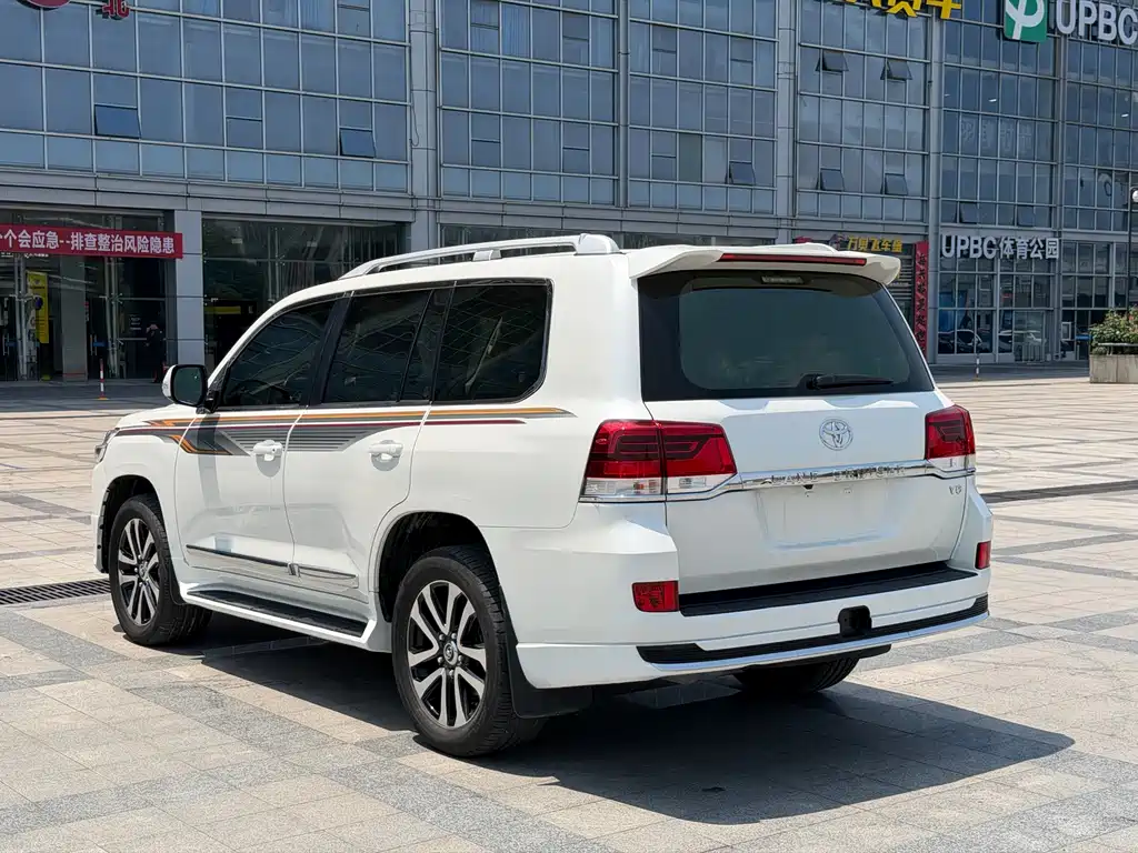 Toyota Land Cruiser 2020 — фото 15