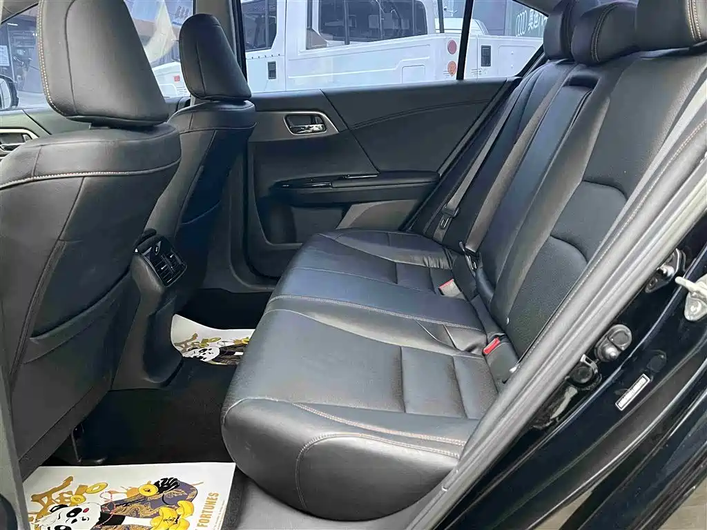 Honda Accord 2018 — фото 8