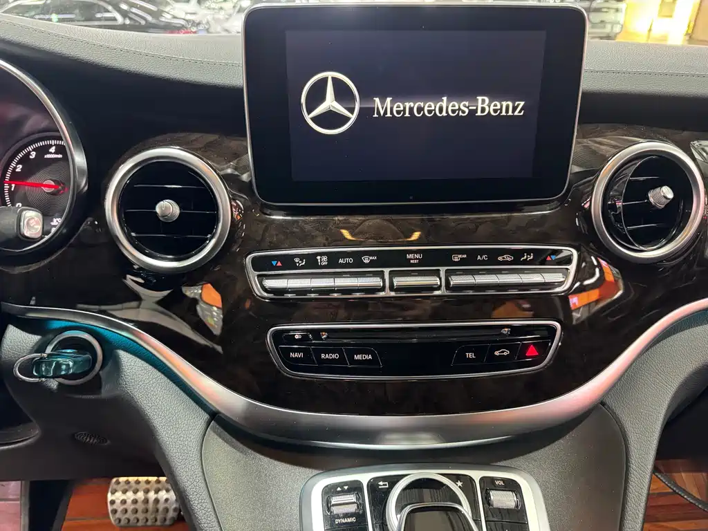 Mercedes-Benz V-Class 2017 — фото 10