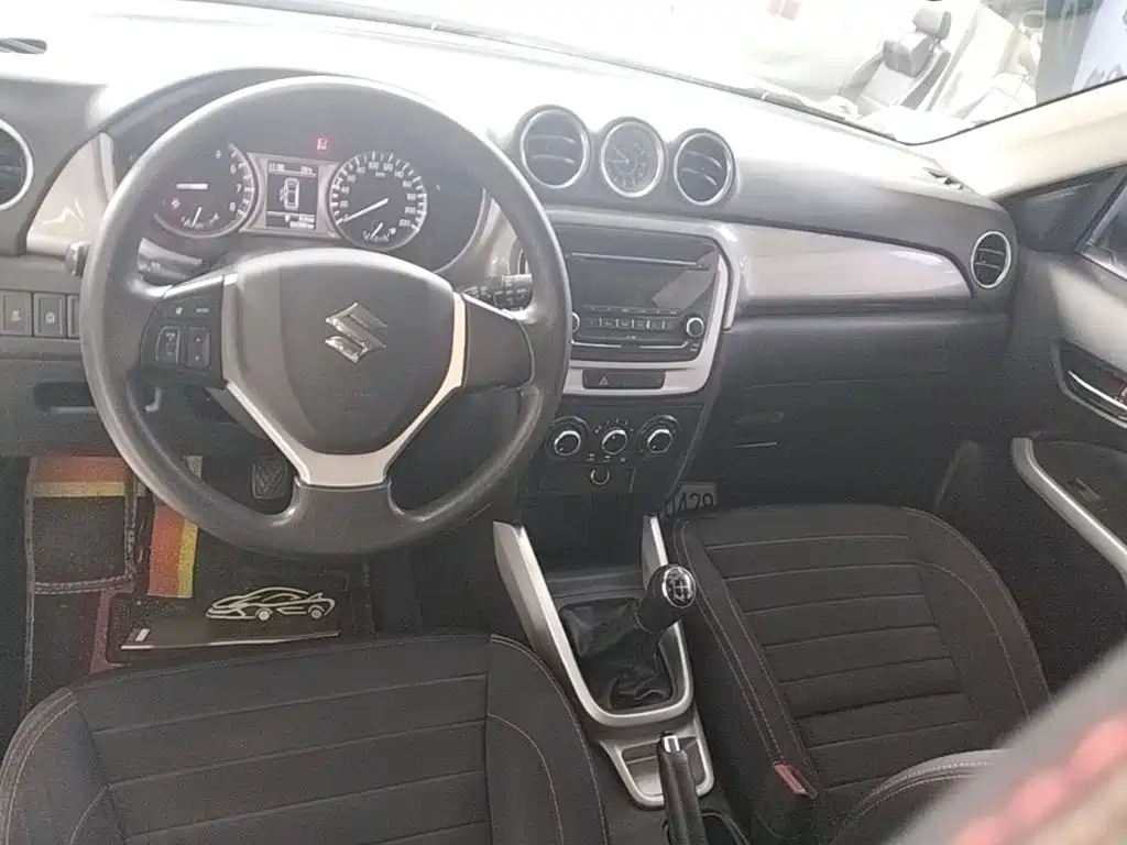 Suzuki Vitara 2016 — фото 10