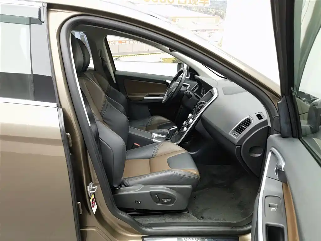 Volvo XC60 2015 — фото 23