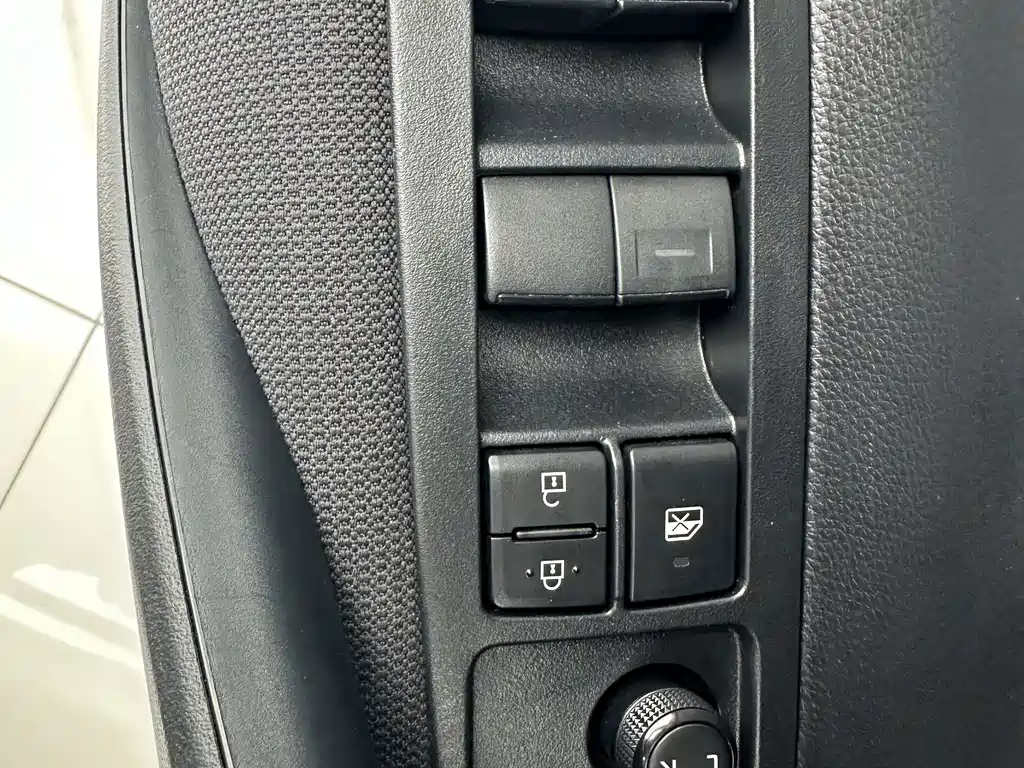 Toyota Corolla 2023 — фото 11