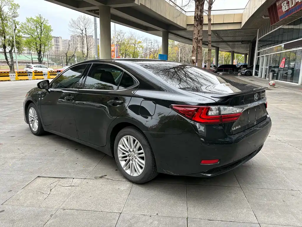Lexus ES 2018 — фото 7
