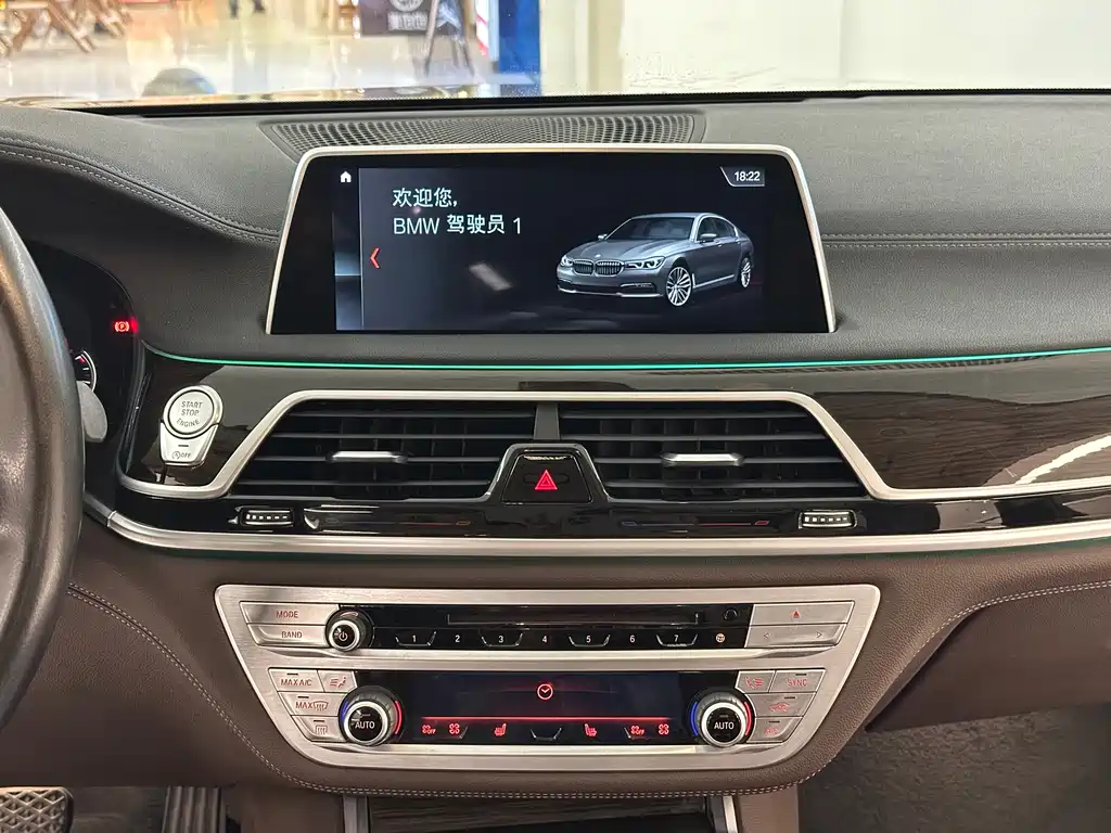 BMW 7 Series 2018 — фото 18