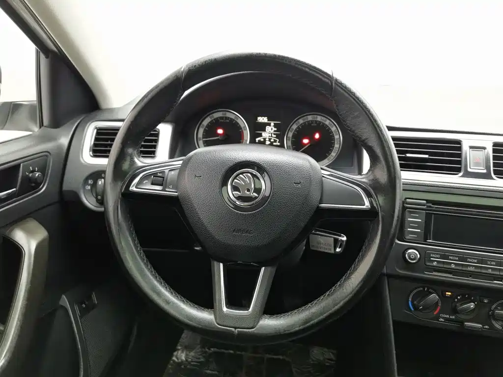 Skoda Rapid 2018 — фото 11