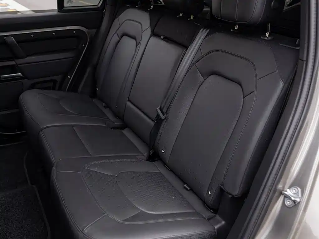 Land Rover Defender 2024 — фото 19