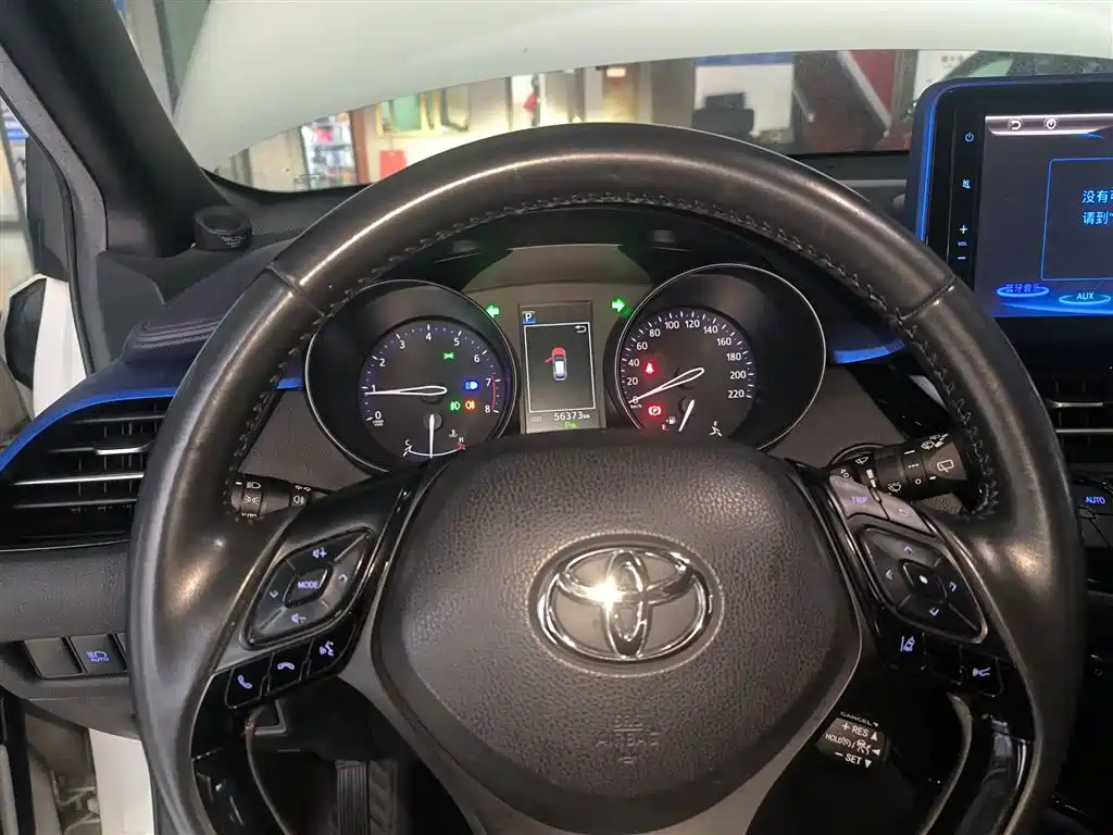 Toyota C-HR 2019 — фото 8