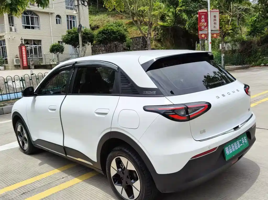 Geely Galaxy Starwish 2025 — фото 13