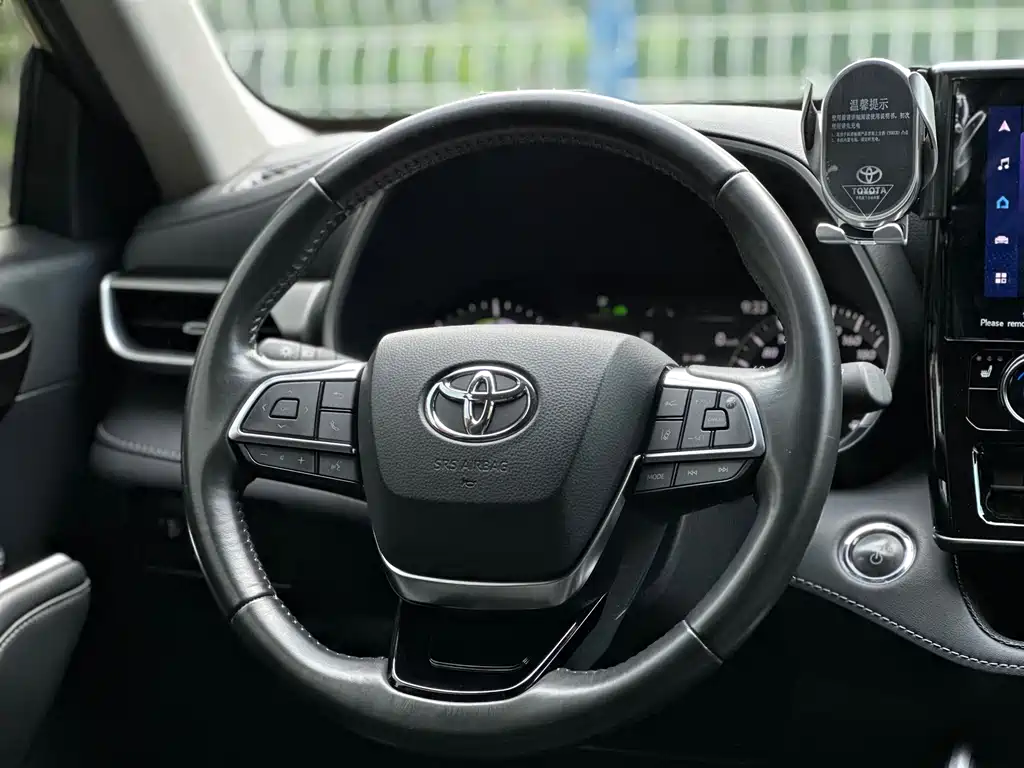 Toyota Highlander 2024 — фото 17