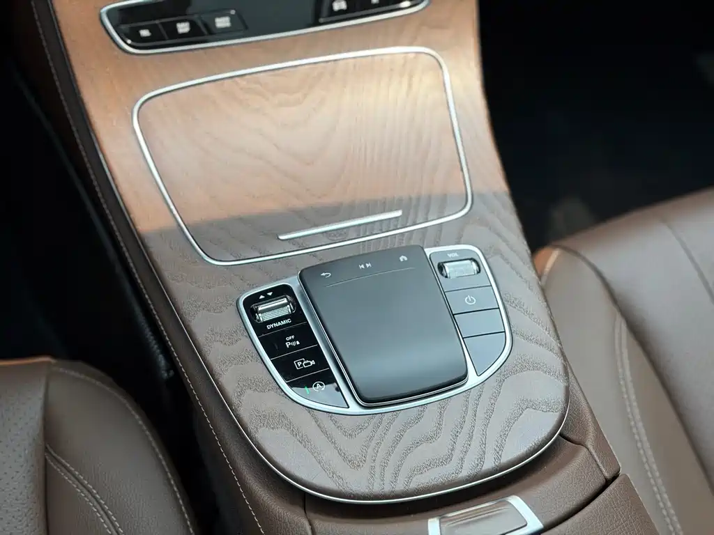 Mercedes-Benz E-Class 2021 — фото 13