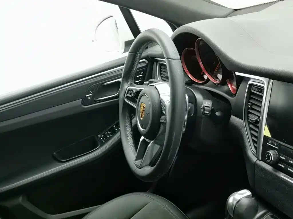 Porsche Macan 2017 — фото 22