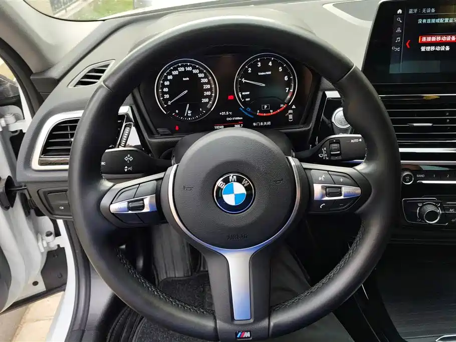 BMW 1 Series 2023 — фото 15