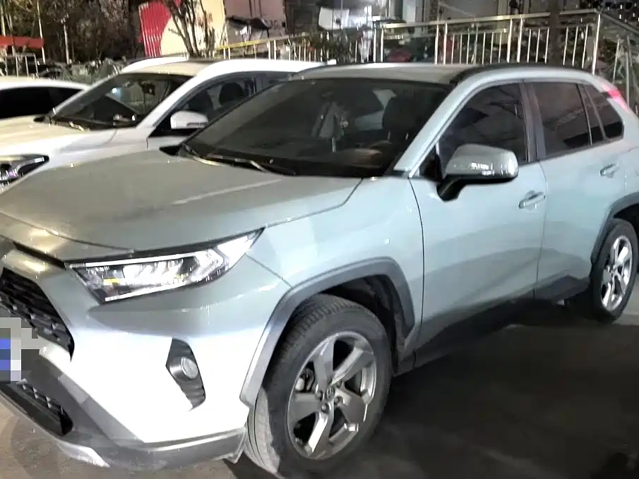Toyota RAV4 2019 — фото 1