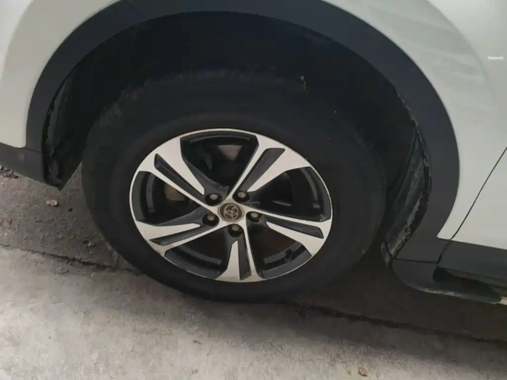 Toyota RAV4 2015 — фото 23