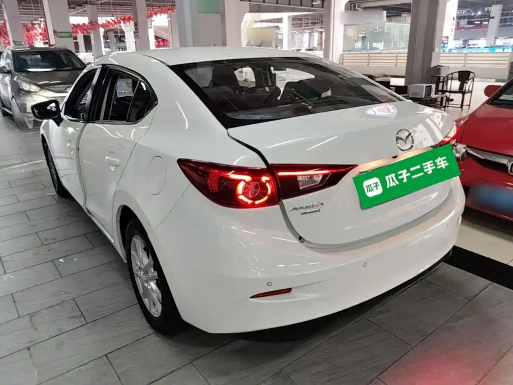 Mazda 3 Axela 2018 — фото 5