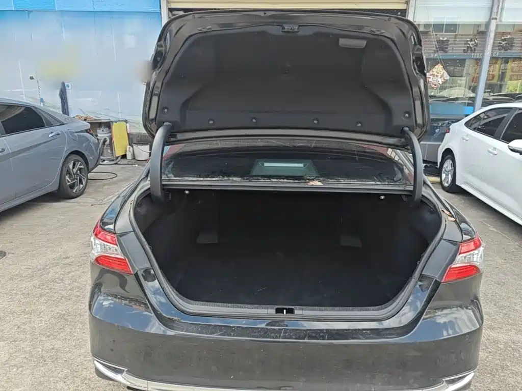 Toyota Camry 2023 — фото 19