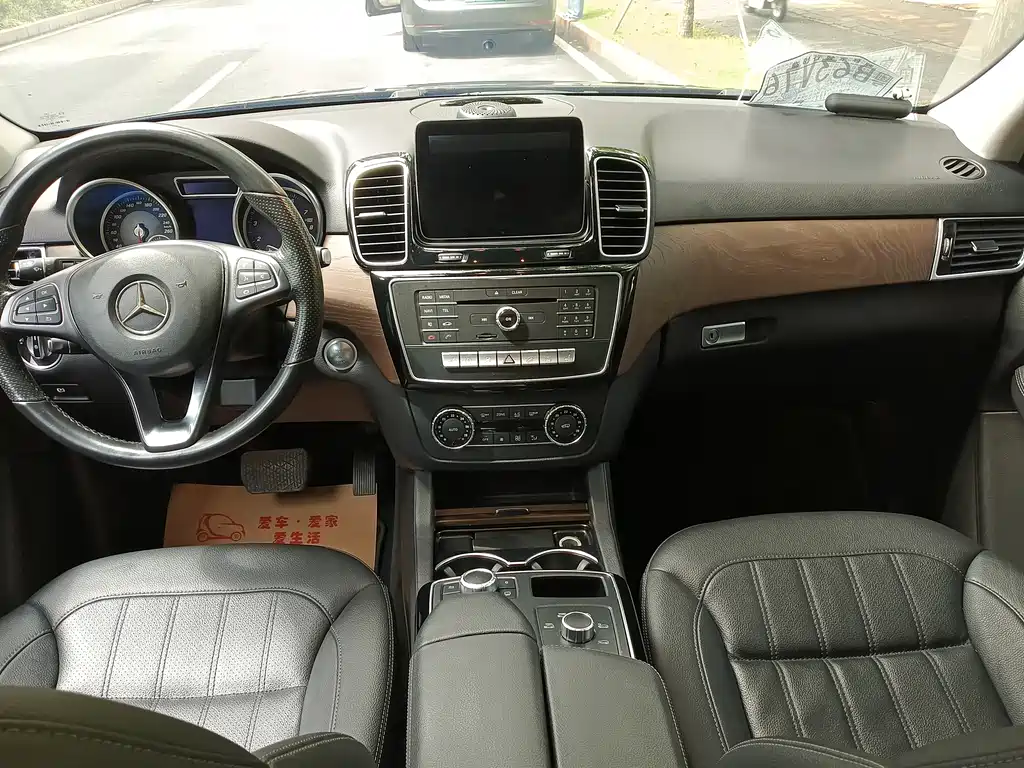 Mercedes-Benz GLE 2017 — фото 12