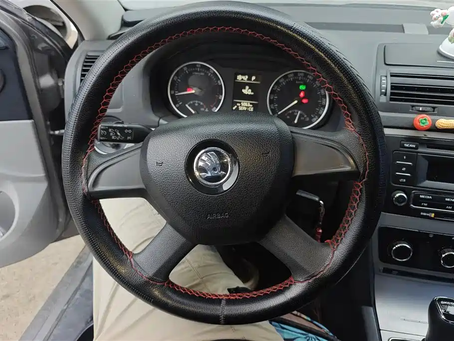 Skoda Octavia 2015 — фото 15