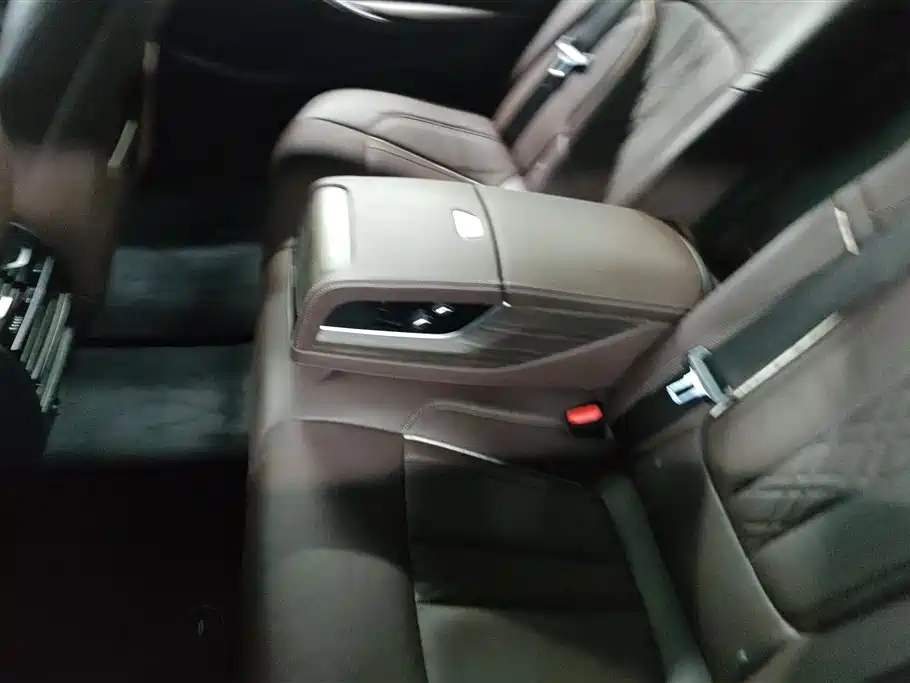 BMW 5 Series 2019 — фото 11
