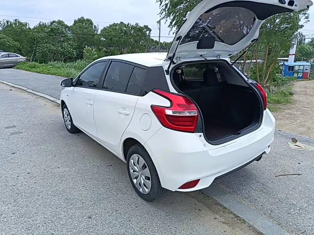 Toyota Yaris L 2017 — фото 5