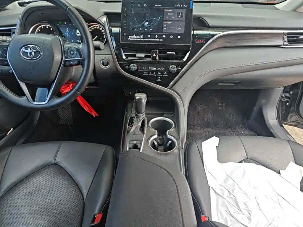 Toyota Camry 2023 — фото 13