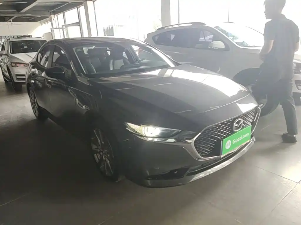 Mazda 3 Axela 2022 — фото 4