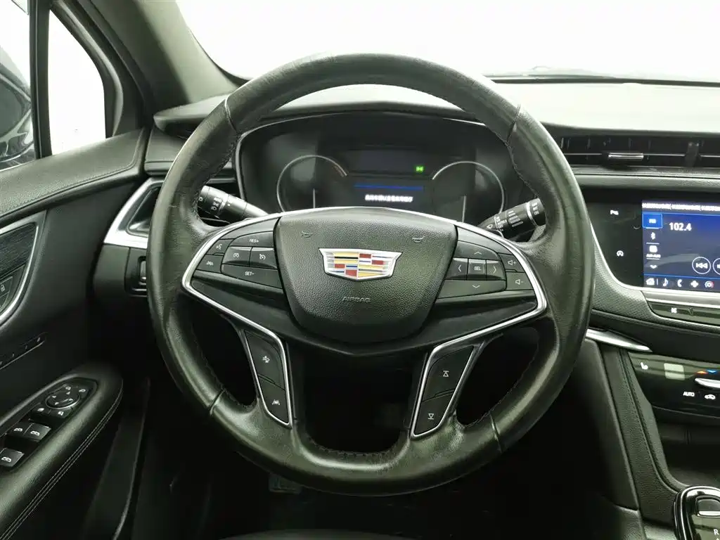 Cadillac XT5 2023 — фото 11