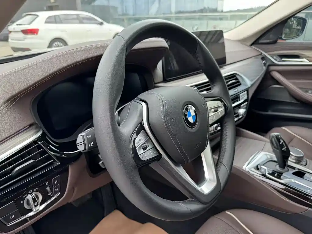 BMW 5 Series 2023 — фото 22