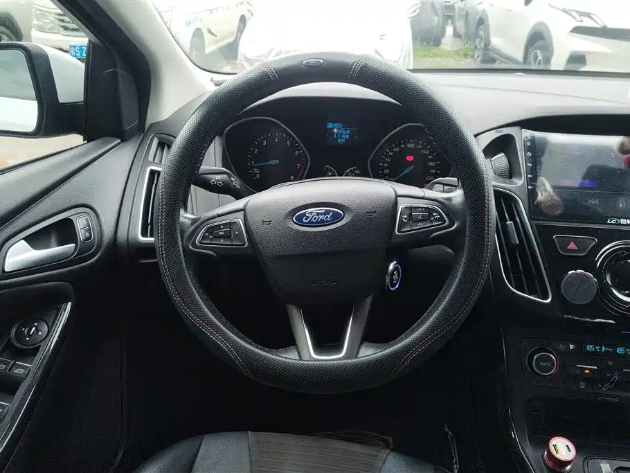 Ford Focus 2016 — фото 15